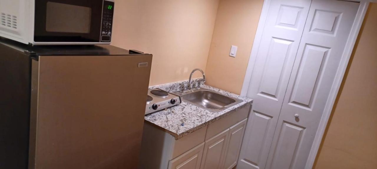 Willoughby Stay Newark Room photo